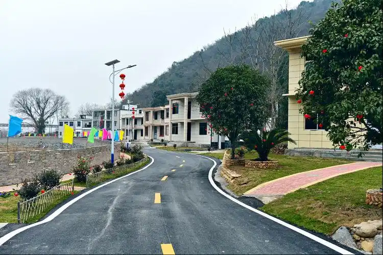 新合镇新农村建设正以宜居,宜游,美丽的乡村风貌欢迎各位尊客的到来.