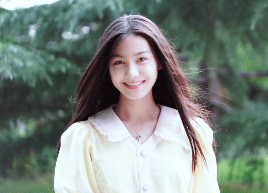 童星张籽沐长大了,曾被指神似林生斌女儿,今13岁成长腿美女