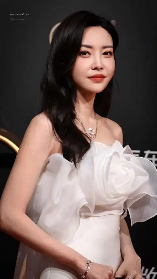 于文文初恋感白玫瑰裙