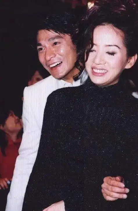 回顾朱丽倩的卑微让人看到了娱乐圈冰冷残酷的不公平