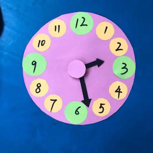 珠海市香洲区圆明小学三年级数学钟面手工活动