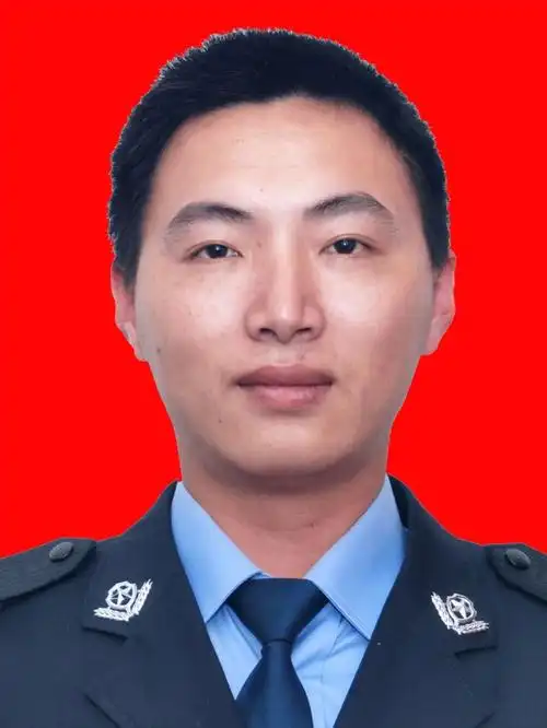 四级警长俞文剑漳平市公安局刑侦大队副大队长,三级警长李扬文龙岩市