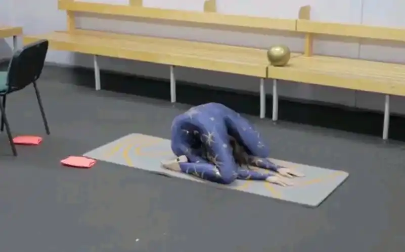 柔术软功三折练习