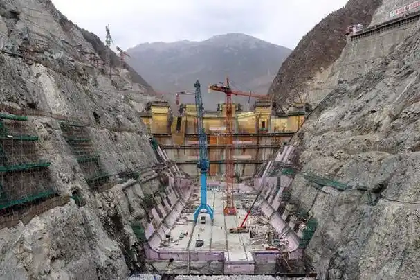 国内在建最高双曲拱坝电站大坝浇筑突破100万立方米