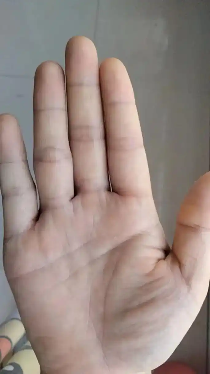 三角纹在手.这是德州一个缘主的手纹,三角纹在手,富到九十九, - 抖音