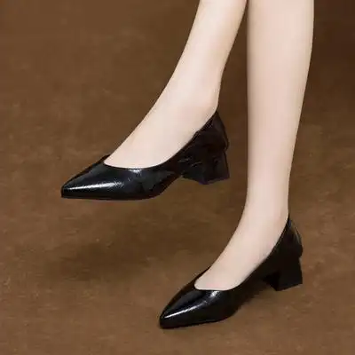 2020新款漆皮尖头粗跟单鞋女中跟工作鞋软皮浅口真皮鞋春秋季百搭