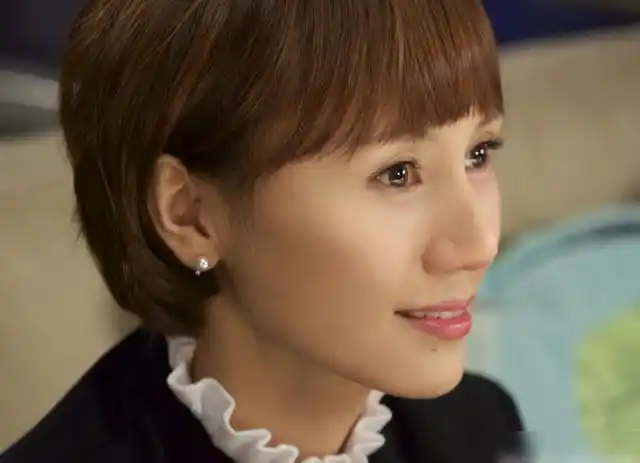 张涵予原本是一名配音演员,随后在好友傅彪的推荐下出演电视剧.