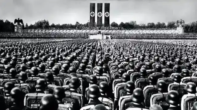 摄影:佚名地点:德意志第三帝国时间:1936 年独裁的幻象纳粹集会9.