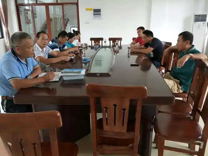 月12日)下午,群庄村委会召集村两委干部,大顶村村民小组长,副组长开会