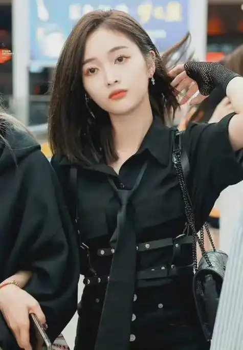 吴宣仪短发live大片