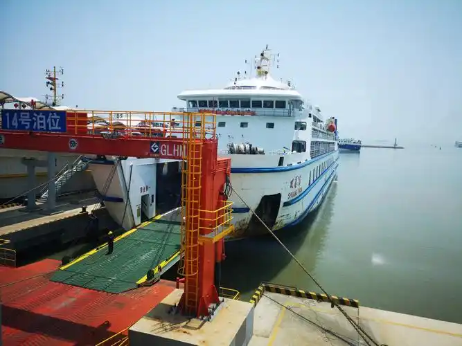 湛江市徐闻港轮渡码头组图
