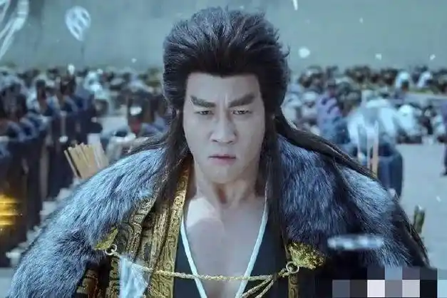 神还原,48岁何润东冲上热搜,新剧剧照曝光引热议!完全不敢认!