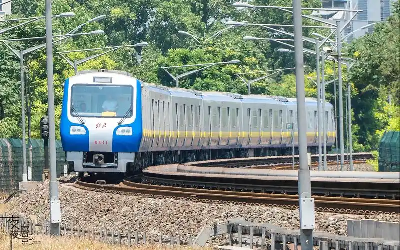 北京地铁13号线列车运行前方是终点站知春路站2014年