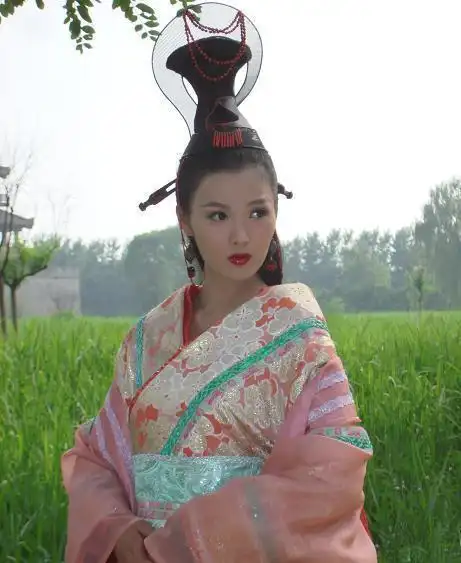 白庆琳的王昭君虽说戏份少但这么多年仍让人念念不忘