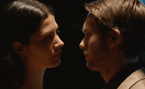 男女深情对望沉醉gif动图_动态图_表情包下载_soogif