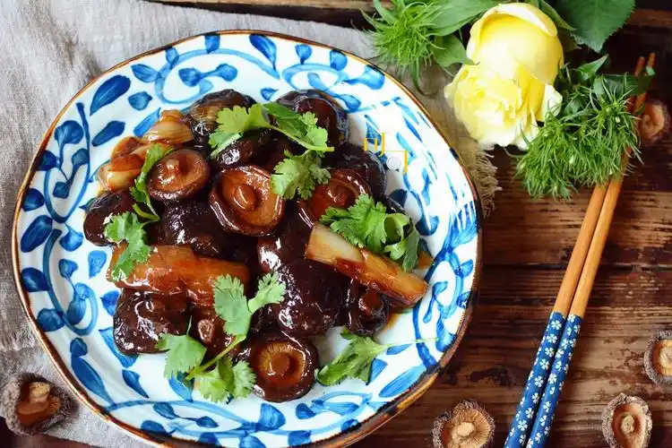 一把香菇一根葱,营养又健康,配米饭太香了,我家隔几天做一次