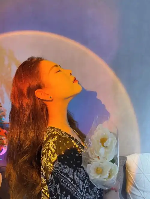 拍照姿势日落灯