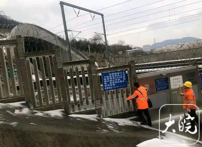 大桥,裕溪河特大桥防撞设施等设备4次,3座隧道6处天沟徒步检查清灌1次