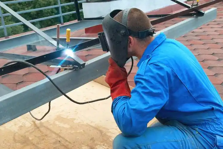 江苏如皋招有证电焊工铆工400一天8小时双休月结账