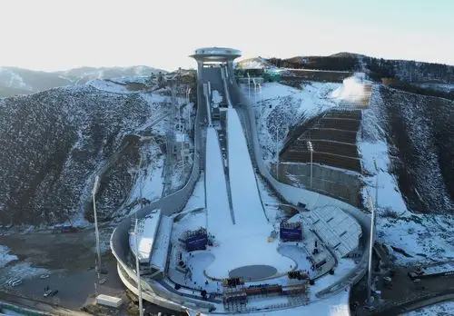 河北省张家口市崇礼区的国家跳台滑雪中心"雪如意".新华社发