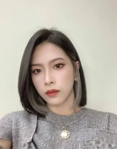 2022夏天超火的挂耳染短发