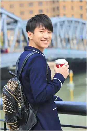 邱雨铄首部网大上线 邻家男孩化身痴情少爷