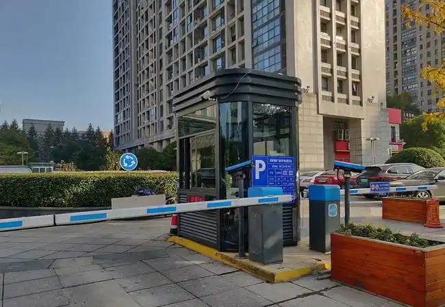 杭州恒逸南岸明珠圆弧保安岗亭