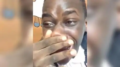 黑人小哥哭诉没有女朋友太可怜了哭得这么撕心裂肺