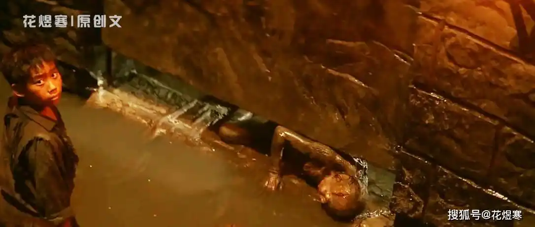 《水怪2黑木林》惊悚又温情,"水猴子"是一场人为的悲剧-搜狐大视野