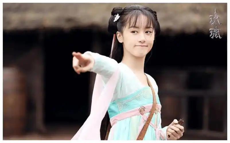 袁冰妍迎29岁生日2020火爆盛夏的褚璇玑身披星河未来可期