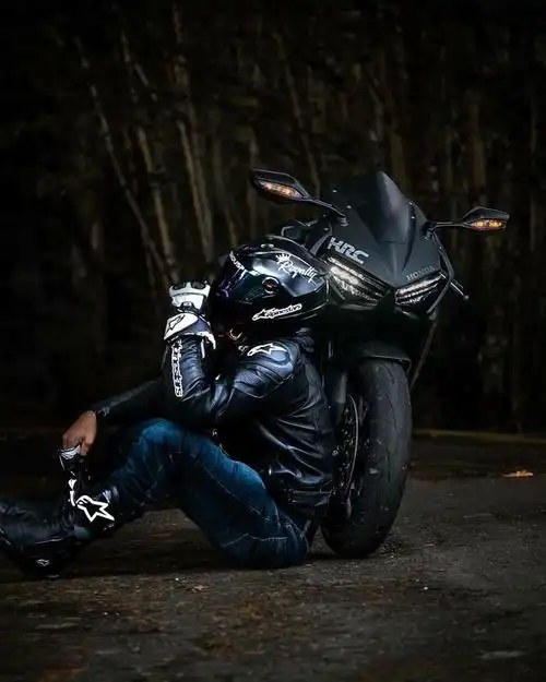 霸气侧漏的本田cbr一代经典机车