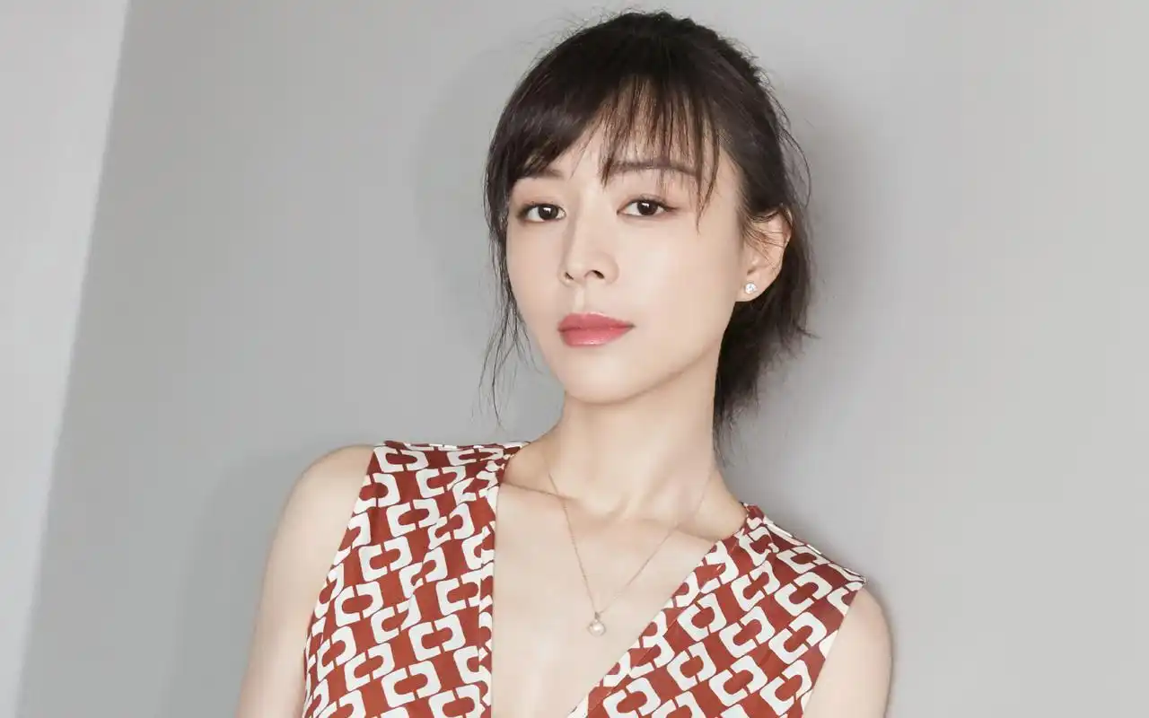 张静初优雅性感图片桌面壁纸