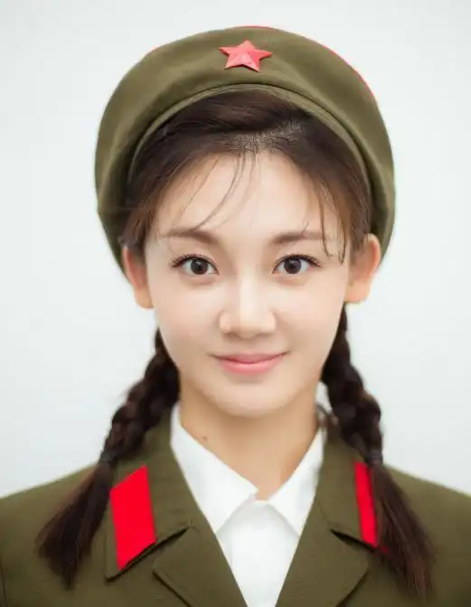 《芳华》女主角苗苗竟已29岁,网友:很像徐帆,也有点像赵丽颖