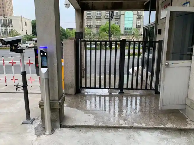 小区门禁广告门 刷卡刷脸自动门 欧显人行通道人脸识别刷卡指纹电动门