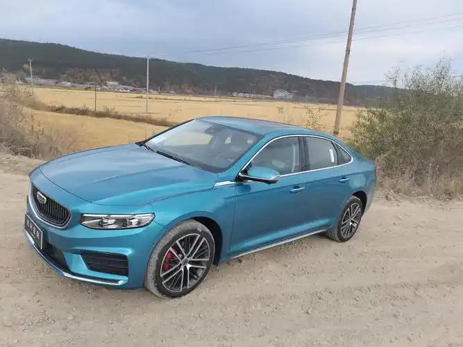 吉利星瑞显得更宽敞且低趴