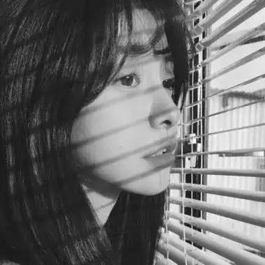 女生头像大全伤感黑白图片 伤害过你的人何必当真