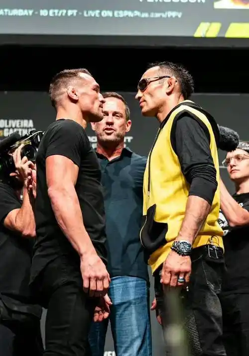 咪咕视频独家直播ufc274:奥利维拉vs盖奇,罗斯vs卡拉,夜魔回归_比赛_