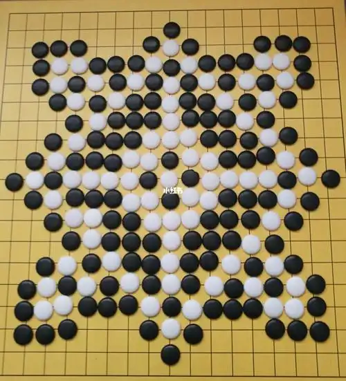 五子棋拼窗花还是什么我也不知道