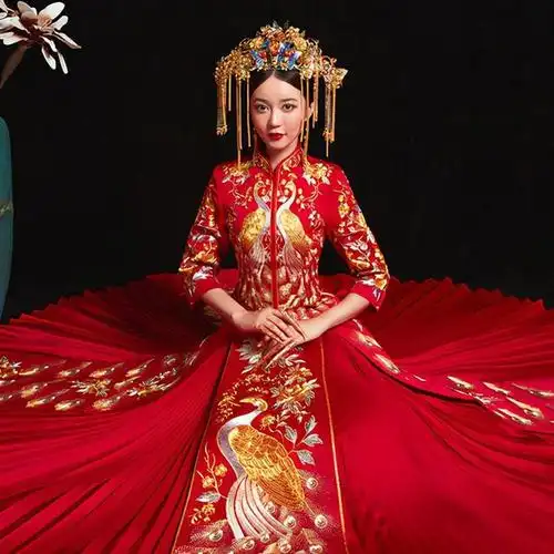婚礼小知识,中式婚礼的凤冠霞帔指的是什么?