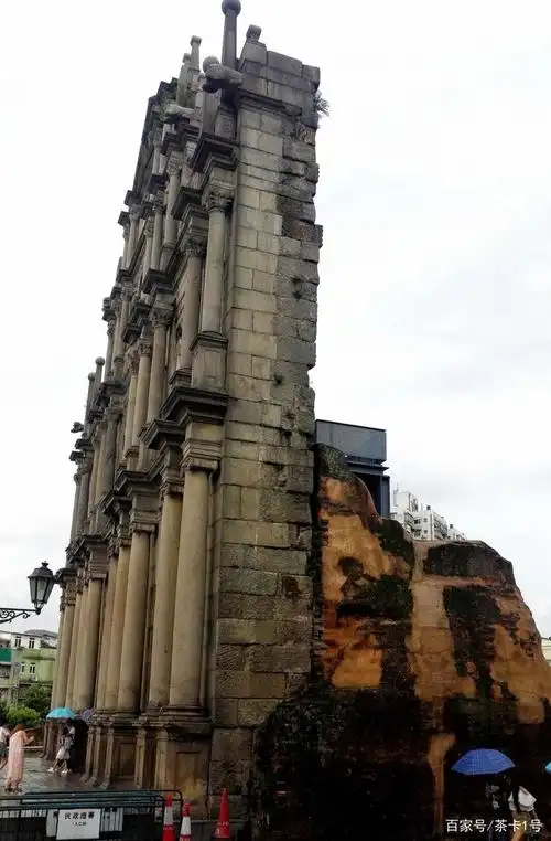 大三巴牌坊-澳门最有名的建筑,也是澳门的象征