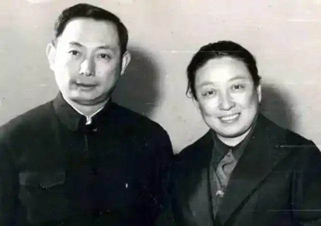 梅葆玥走进戏曲,有赖于她个人的坚持,而对于梅葆玖,则是水到渠成,仿佛