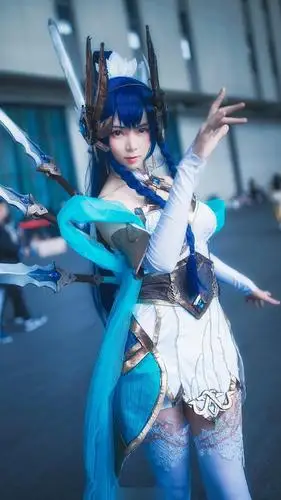 这组英雄联盟角色艾瑞莉娅刀妹的cos作品真是相当帅气