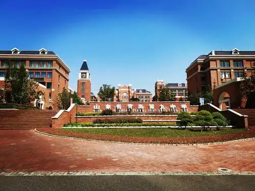 青岛九中高三.二班部分同学参观九中新校区 2019.6.10