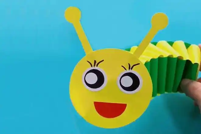 儿童简单昆虫手工制作:纸条折纸做漂亮毛毛虫(步骤图解)