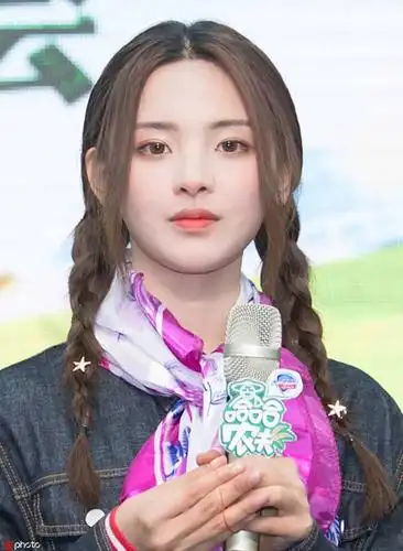 为什么很多人都觉得杨超越的颜值惊为天人,甚至说是超高颜值?