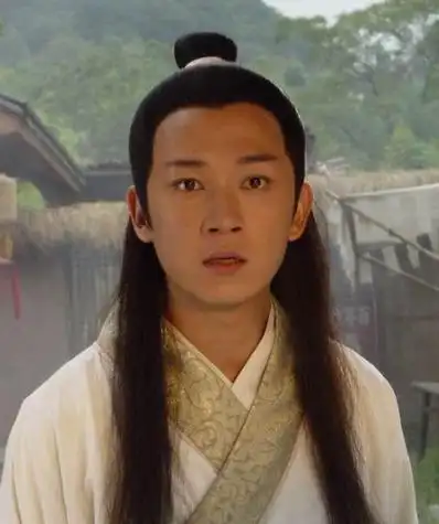 自幼父母双亡,由姐姐许娇容(尹宝莲饰)姐夫李公甫(江明饰)抚养成人