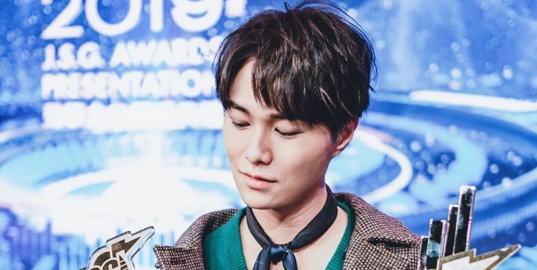 《降魔的2.0》胡鸿钧被曝整容,曾被电视台雪藏?只是受伤修养