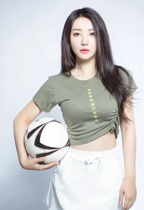 气质女神柳岩性感写真图片[2/6]_明星_美桌网