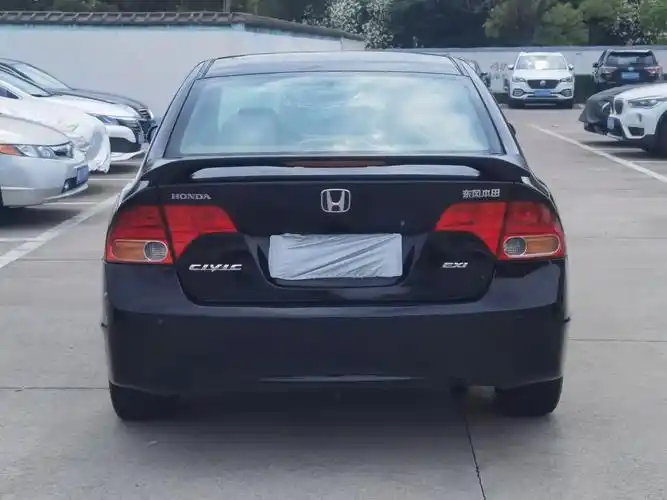 本田思域豪华版 1.88万元 车型:轿车 车体颜色:黑色 上 - 抖音