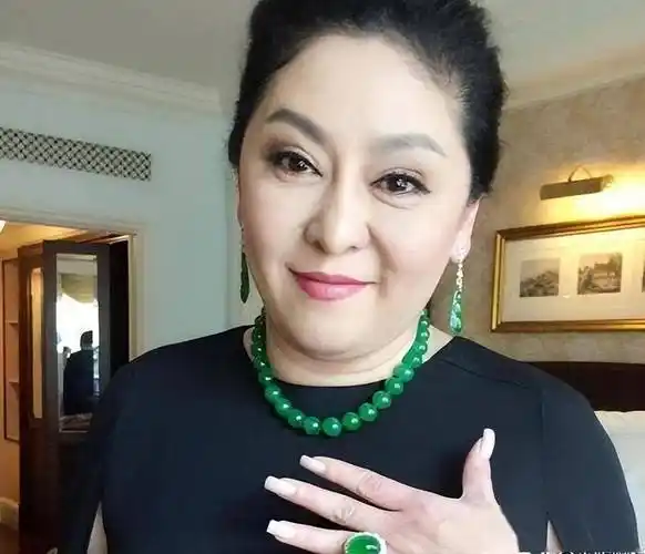 难怪"悬胆鼻"被视为鼻中之王,看起来就是富贵相,老了更显气质_鼻子